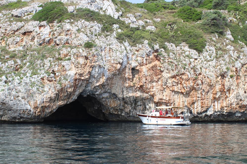Traditional Gozzo Cruise in Castro